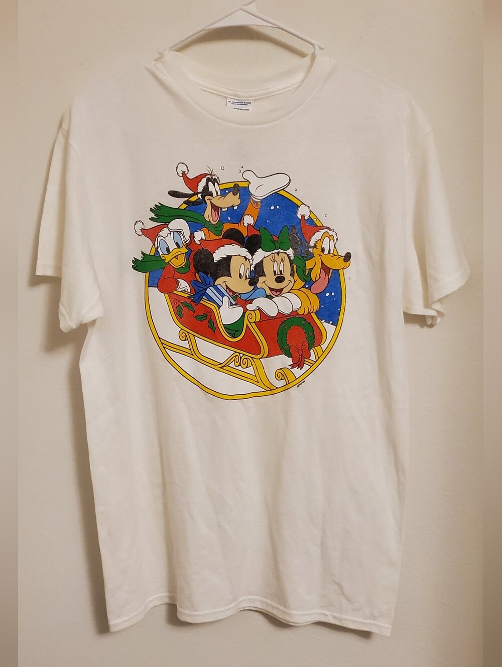 Disney Mickey And Friends Christmas Holiday Cartoon Character Tee Size Medium
